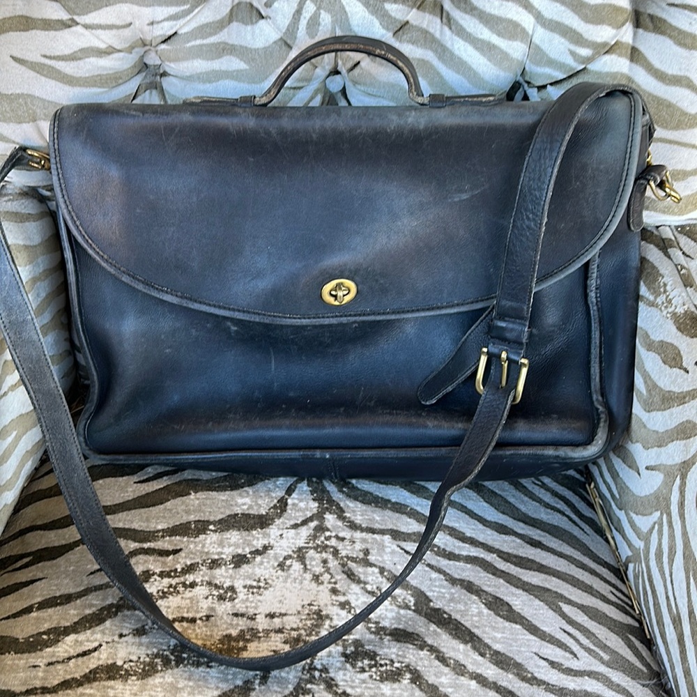 Coach Vintage Metropolitan Brief! The back unfortunately has damage.